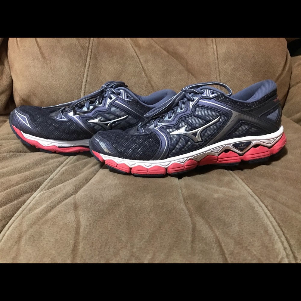 Mizuno Wave Sky Women’s Size 10